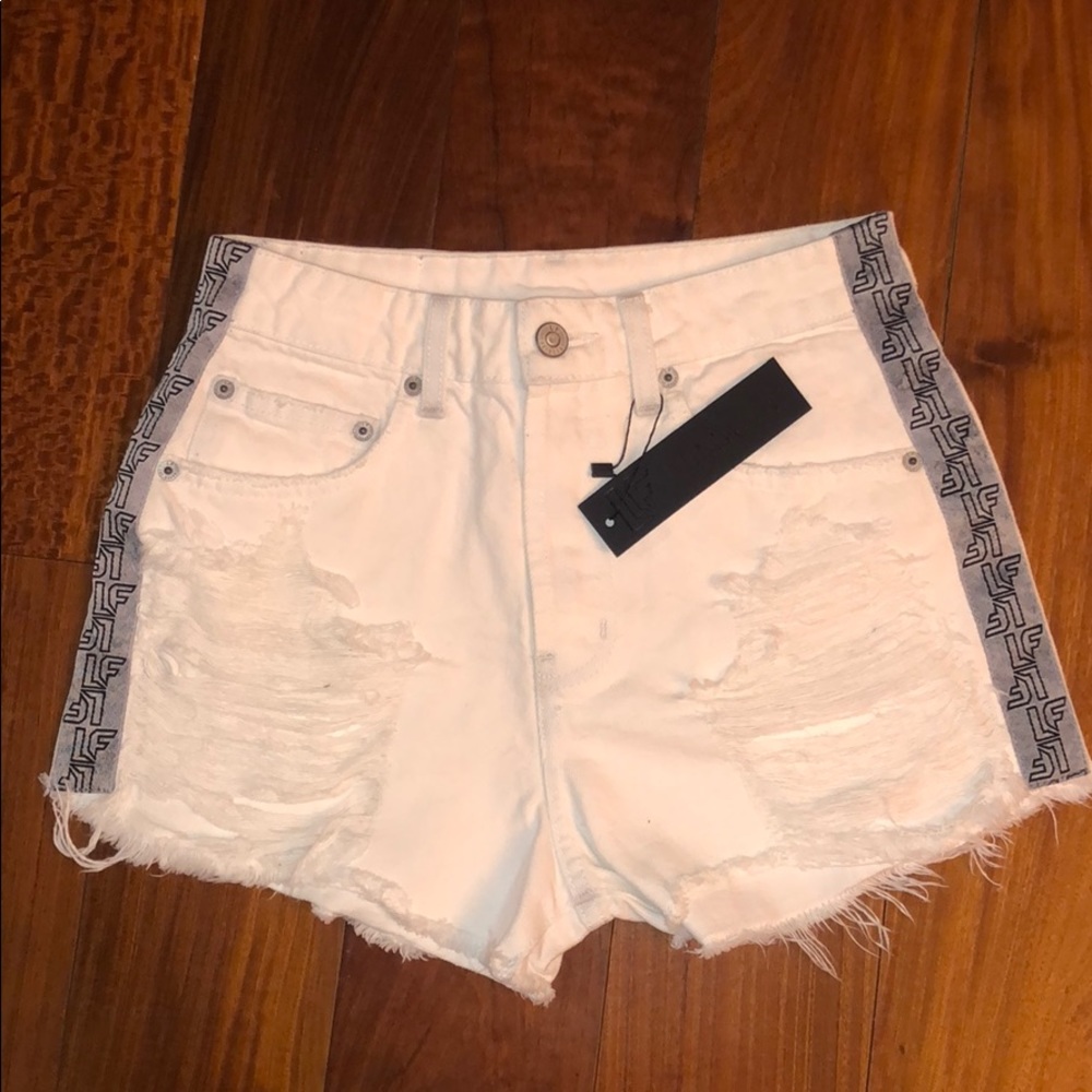 CARMAR WHITE DENIM RIPPED SHORTS